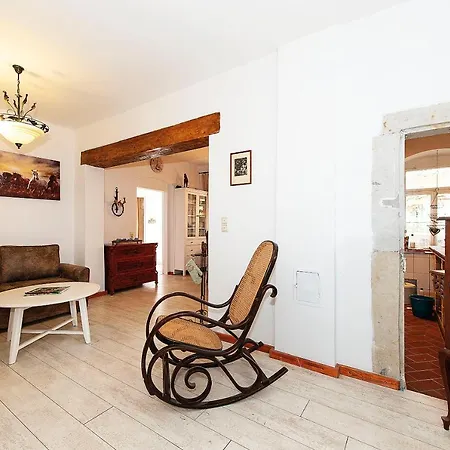 Gans Auguste アパート ドーナ